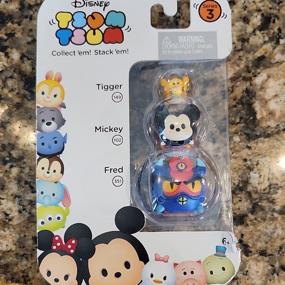 Disney Tsum Tsum Stackable Toy Set - Blue and Yellow
